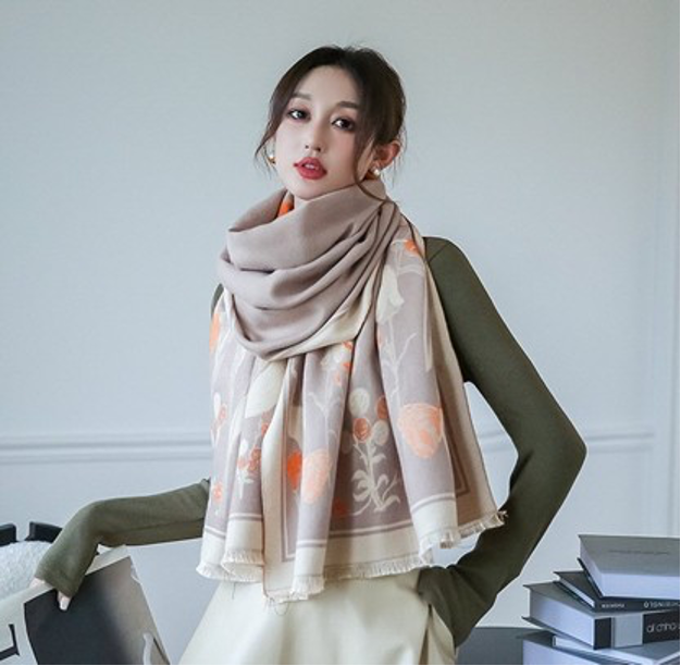 Khăn quàng cổ dài tạo kiểu