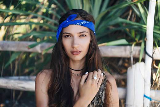 Tạo kiểu khăn bandana thành headband